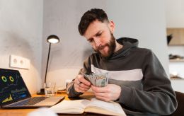 Курс валют лихоманить: чому долар і євро стрімко дорожчають - думка експертів