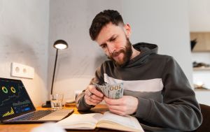 Курс валют лихоманить: чому долар і євро стрімко дорожчають - думка експертів