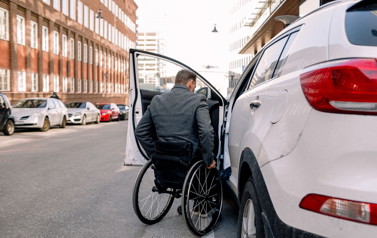 Дехто з ветеранів зможе отримати до 70 тисяч за переобладнання авто: коли й куди звертатись