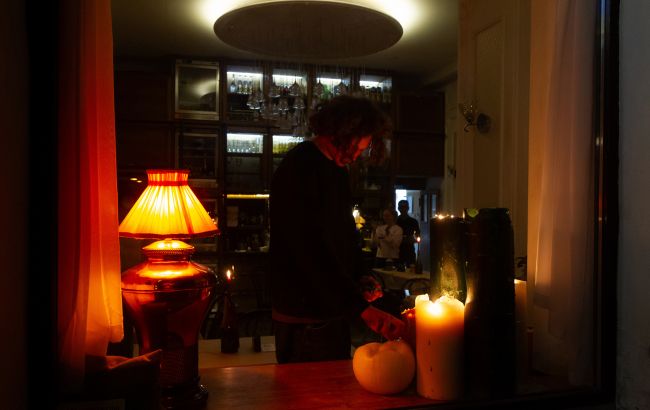 Без світла до 6 годин: де і як сьогодні діють графіки в Україні (список)
