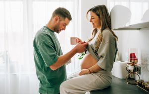 Он еще не сказал, но уже готов: 10 знаков, что мужчина хочет стать отцом