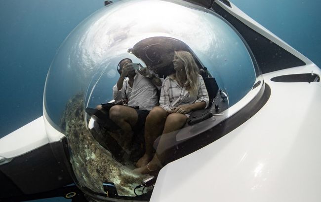 Дивіться фото і відео унікальних туристичних підводних човнів. Ціна вражає