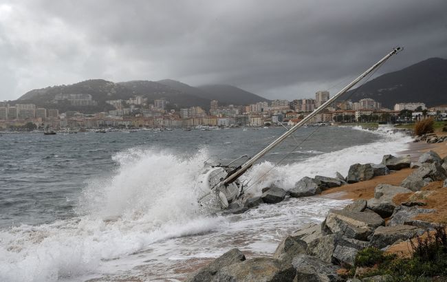 Из-за мощного шторма в Европе погибли по меньшей мере 14 человек