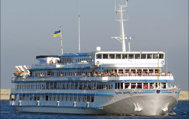 Український круїзний лайнер замість Одеси взяв курс на Ростов