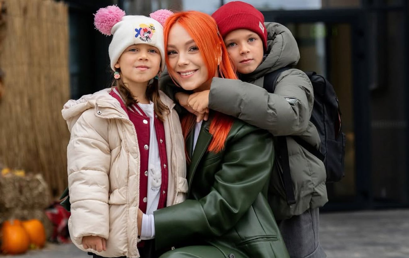 Світлана Тарабарова вразила стильним образом у головному кольорі осені 2025