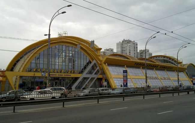 В Киеве горел радиорынок на Караваевых дачах