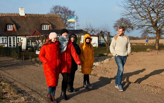 В европейской стране продлили разрешения на проживание украинцев: детали