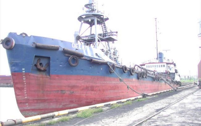 Сорванный с якоря танкер Delfi сел на мель в километре от одесского берега