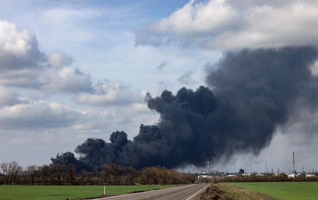 У Білорусі сталися вибухи на аеродромі під Мінськом, пошкоджено літак