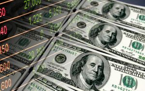Курс долара на наступному тижні. Чи очікувати зниження після рекорду