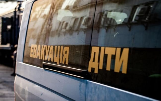 Довго не могли виїхати з окупації. Україна врятувала ще трьох дітей