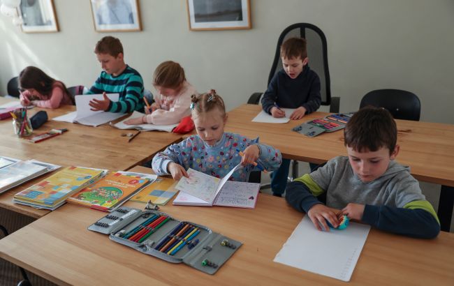 В Мариуполе угрожают отбирать у родителей детей, которые не будут ходить в школу