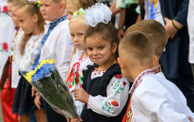 Вишиванки до 1 вересня: скільки коштують і як вибрати для школяра