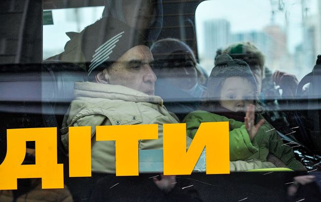Евакуація із Сєвєродонецька: окупанти обстріляли автомобіль з дітьми