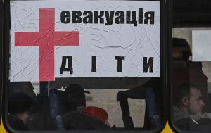 Примусова евакуація дітей із зон бойових дій: як працюватиме новий закон