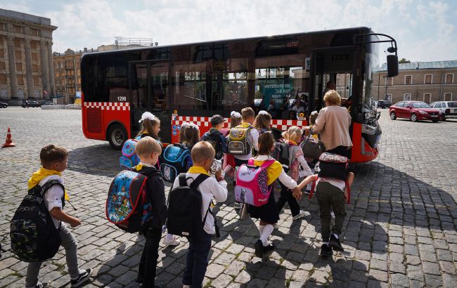 Зеленський доручив Кабміну перевірити доступ українців до шкіл і лікарень