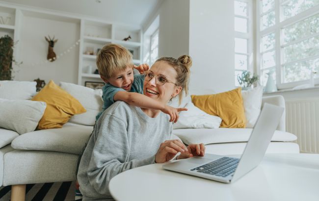 "Я недостатньо хороша мама": чому жінки відчувають провину і як позбутися нав'язаного образу