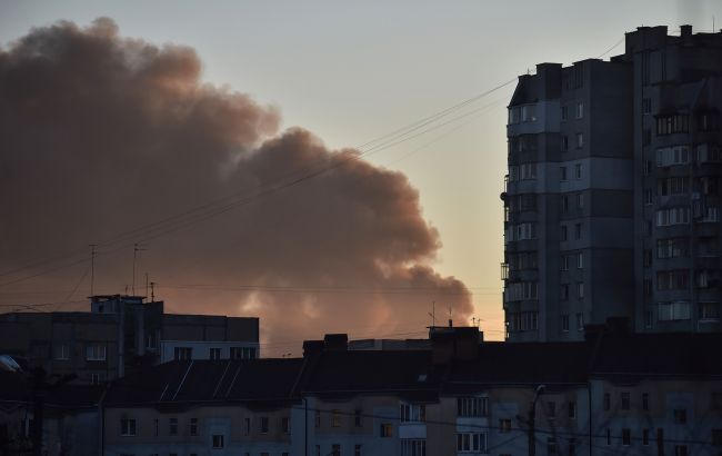 В Запоріжжі трапились два вибухи. Жителів просять залишатись в укриттях