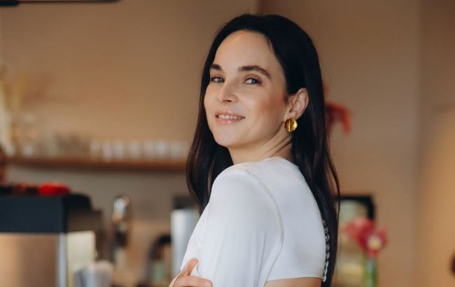 В кроксах и Gucci: жена Мирошниченко показала стильный повседневный лук (фото)