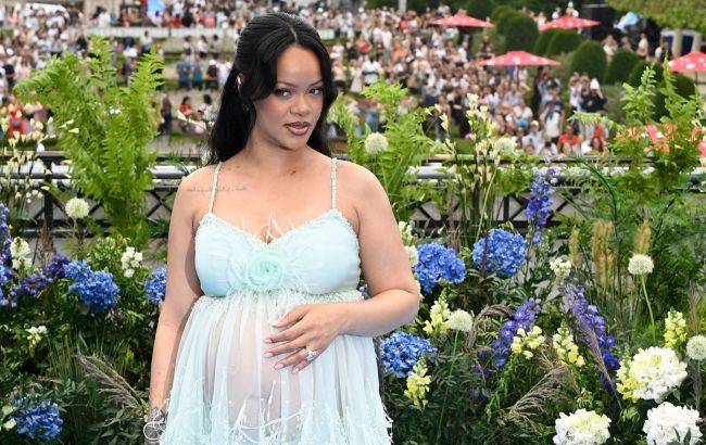 Трендовые балетки и пижама: модный образ от Рианны, который надо повторить (фото)