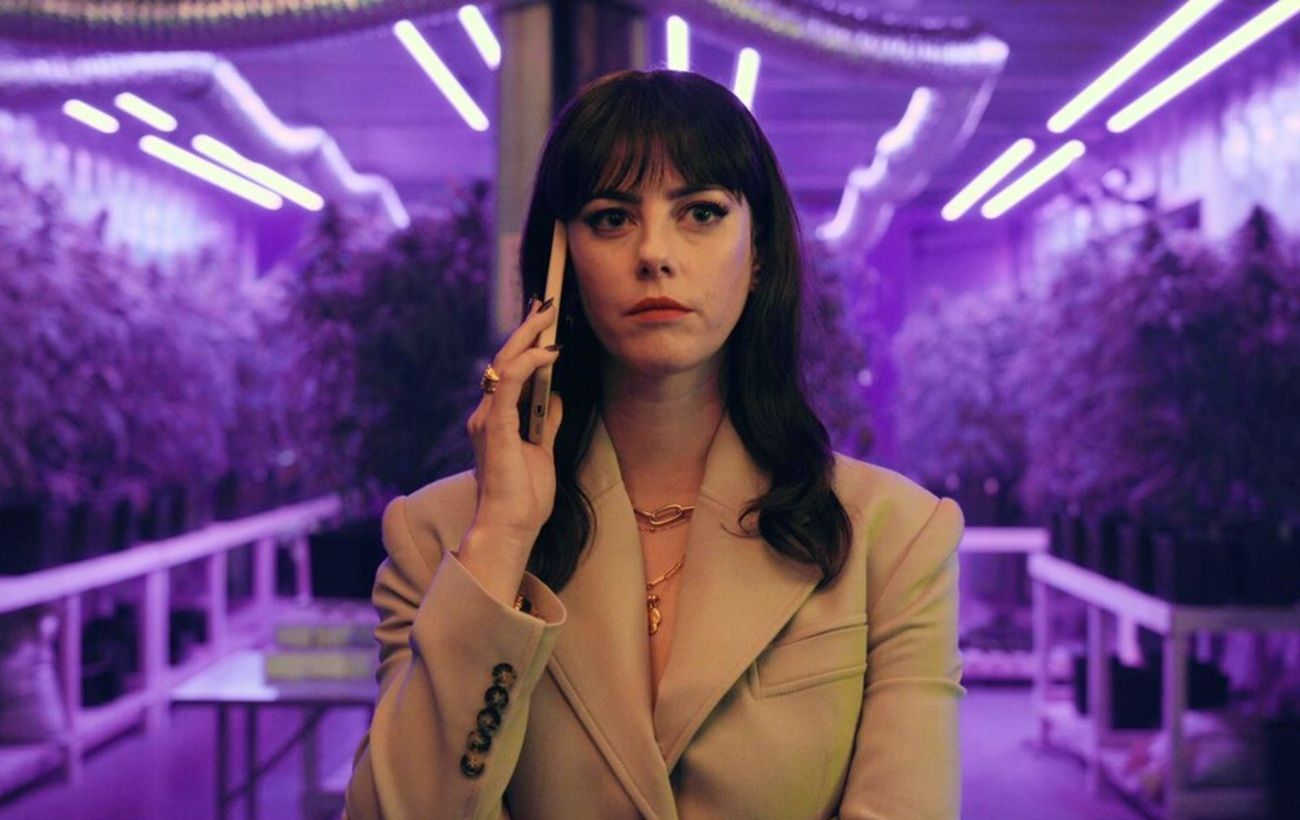 Украинский бренд появился в сериале "Джентльмены": какое украшение выбрала Сьюзи Гласс