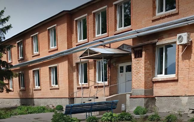 Без телефонов и документов: 29 человек удерживали силой в психбольнице под Полтавой