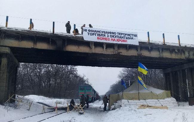Блокада Донбасу: активістам обіцяли по 400 гривень на день