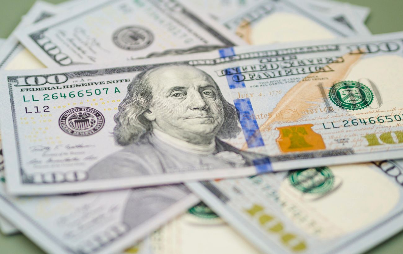 НБУ знову підвищив курс долара