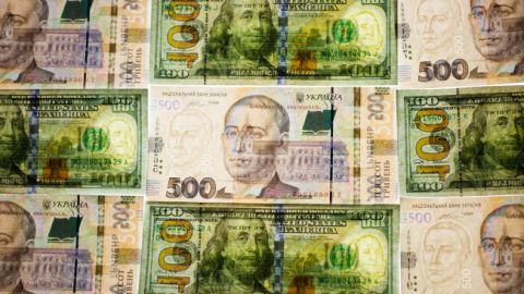 Межбанк открылся ростом курса доллара