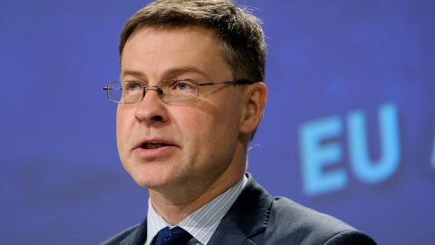 Єврокомісія пропонує використати 90% заморожених активів РФ на зброю для України