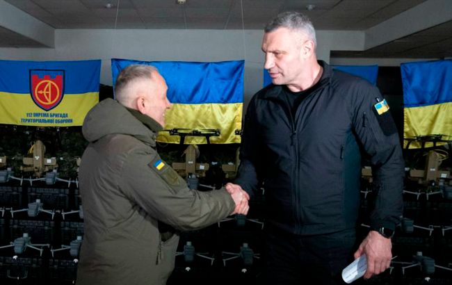 FPV-дроны и тяжелые бомберы: Кличко передал 112 бригаде ТрО большую партию помощи от Киева