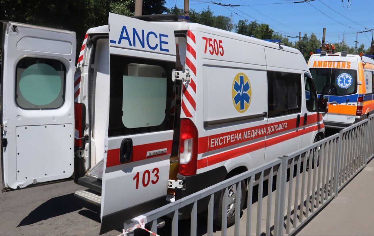 У Києві авто влетіло в підземний перехід, є жертви