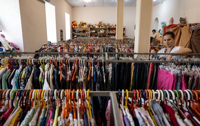 Как найти качественные вещи в секонд-хенде и сэкономить деньги: лайфхаки