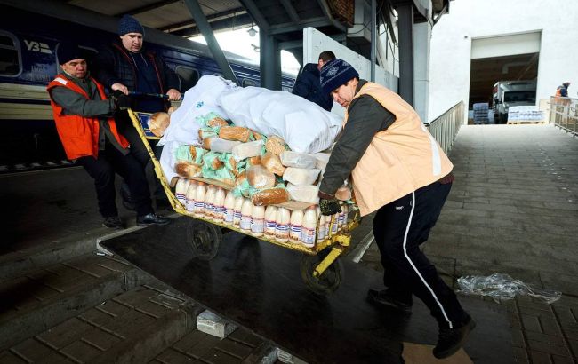 Оккупанты в Мелитополе заблокировали 15 тонн гумпомощи по приказу "мэра" Данильченко
