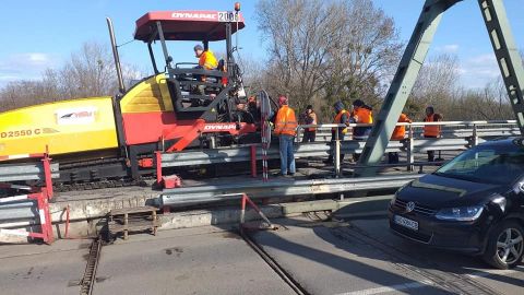 Воспользовались карантином: на КПП "Тиса" на границе с Венгрией начали ремонтировать дорогу