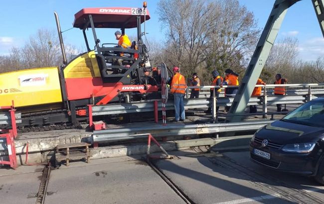 Воспользовались карантином: на КПП "Тиса" на границе с Венгрией начали ремонтировать дорогу