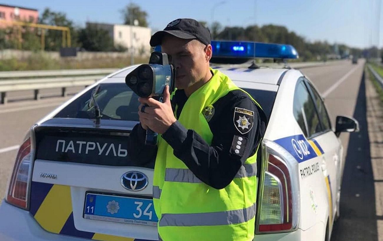 Для лихачів на дорогах готують нові штрафи: в поліції назвали суми