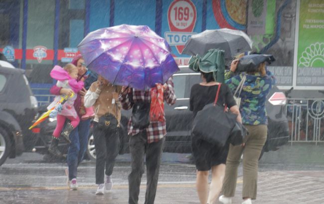 В Киеве объявлен желтый уровень опасности: возможны проблемы с транспортом и энергетикой