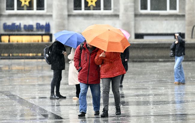 Нестабільна погода в Україні: де сьогодні йтимуть дощі, а де - з мокрим снігом