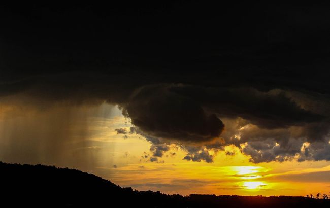 Дощі литимуть усі 5 днів, але не скрізь. Синоптики дали прогноз на робочий тиждень