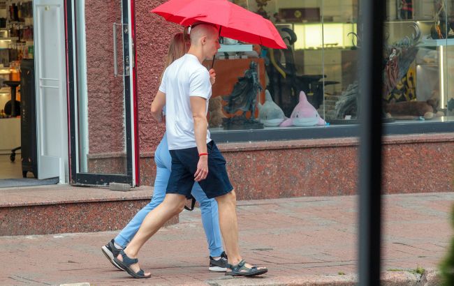 Дощі з грозами та град. Синоптики дали прогноз на завтра