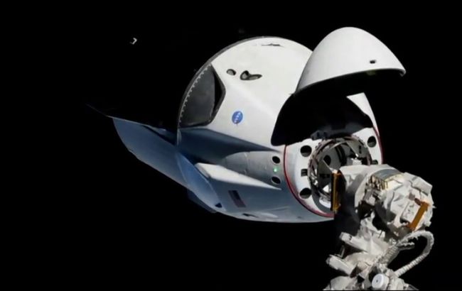 Космический корабль SpaceX успешно пристыковался с МКС