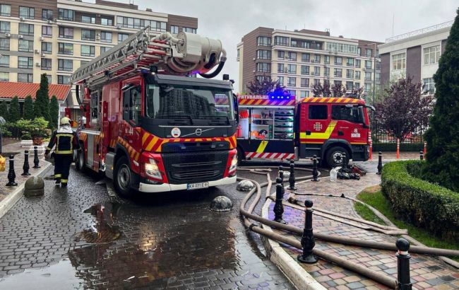 В многоэтажке на Оболони произошел пожар на фоне дроновой атаки