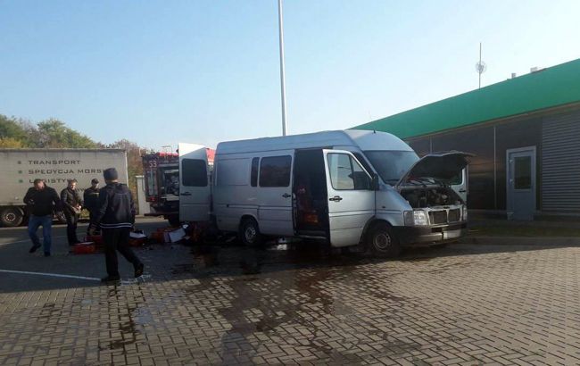 В Днепропетровской области горел микроавтобус. Есть погибший