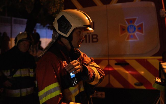 Київ атакували ворожі дрони: є вибиті вікна та пошкоджений дах