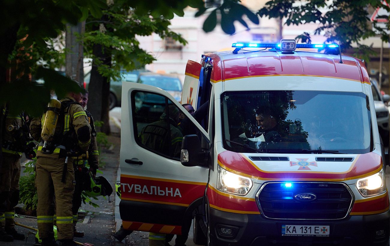 Київ від ранку атакують дрони, є жертви і руйнування: всі подробиці