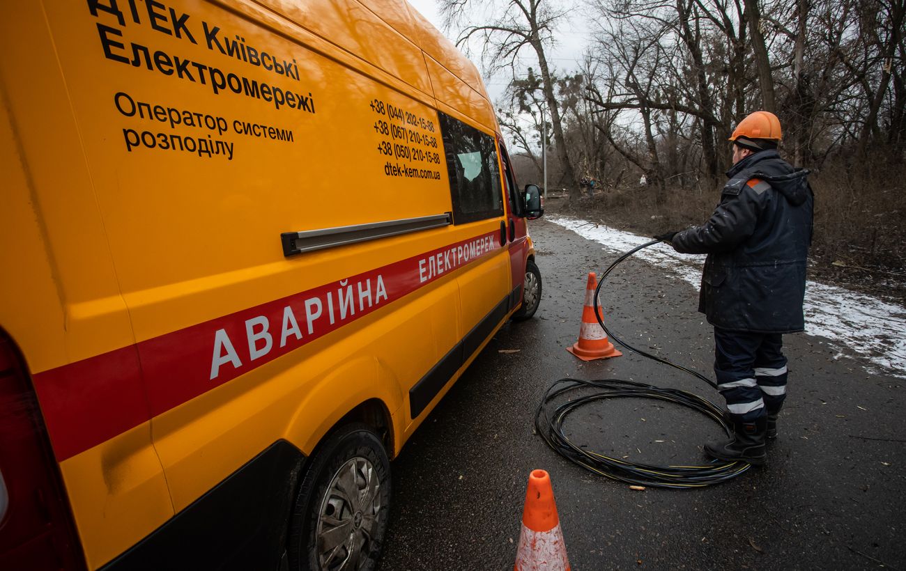 10 сантиметрів льоду: ДТЕК показав причину блекауту на Одещині (фото)