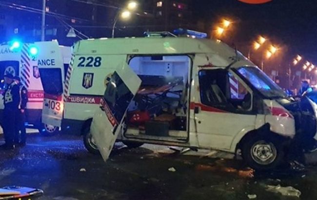 У Києві швидка зіткнулася з автомобілем, є жертви