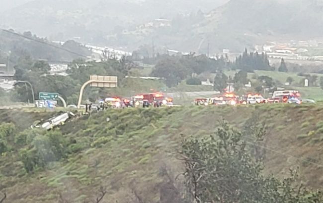 В Калифорнии перевернулся автобус, есть жертвы