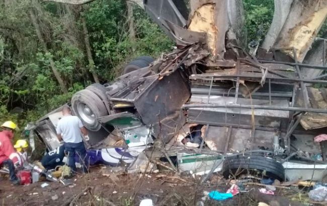 В Мексике в аварии с экскурсионным автобусом погибли 15 человек